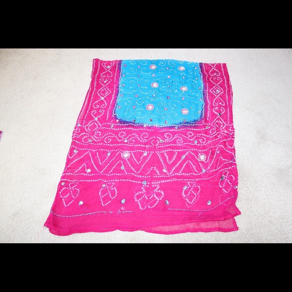 Bandhni Chaniya Choli - Picture 4 of 8